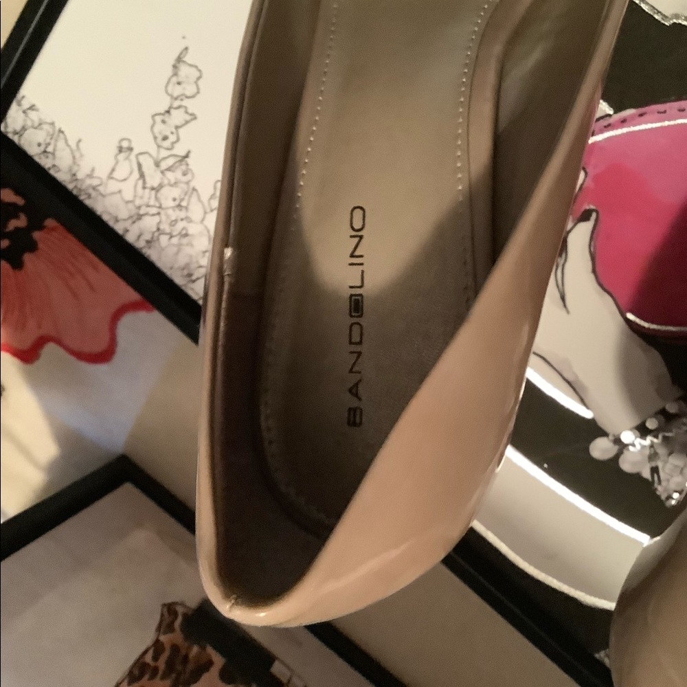 Nude mid heel pump